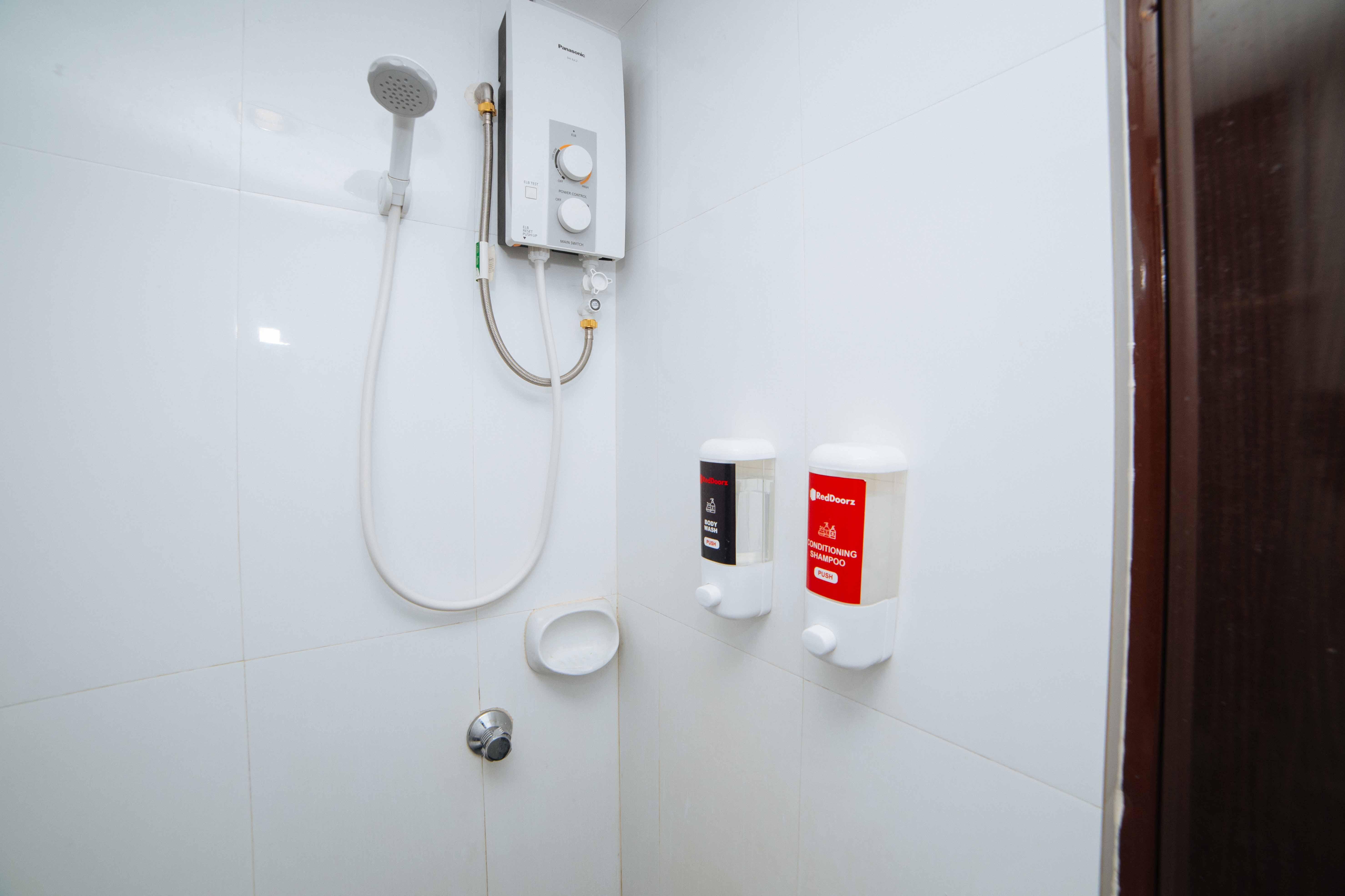 Reddoorz Near Bambang Station Hotel Manila Ngoại thất bức ảnh
