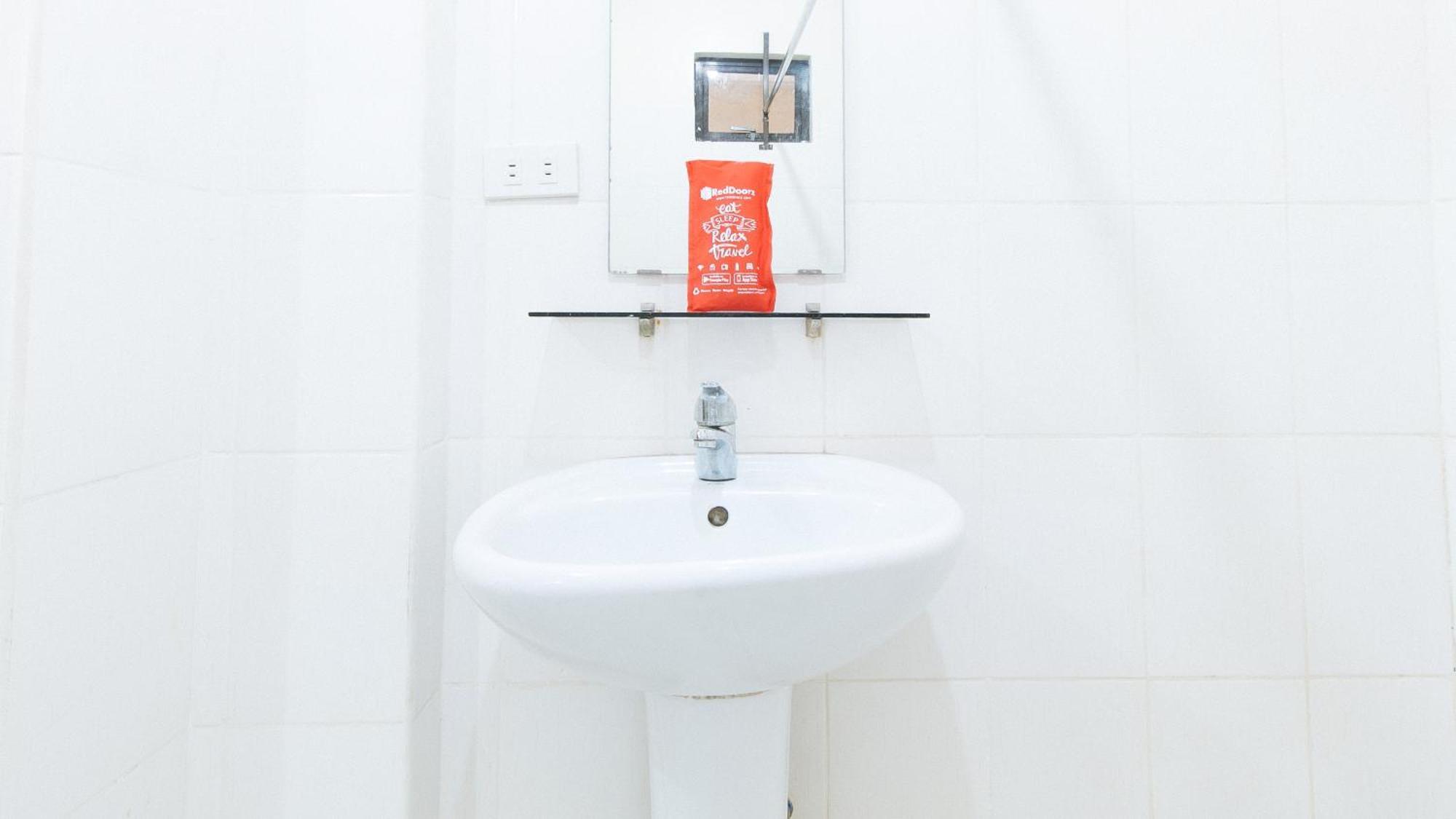 Reddoorz Near Bambang Station Hotel Manila Ngoại thất bức ảnh